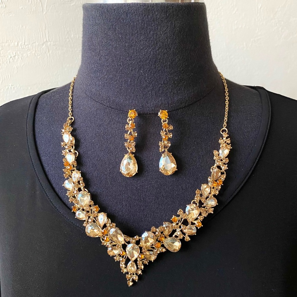 LAST CHANCE SALE!Crystal Gold Toned Rhinestone Teardrop Necklace Earrings Set